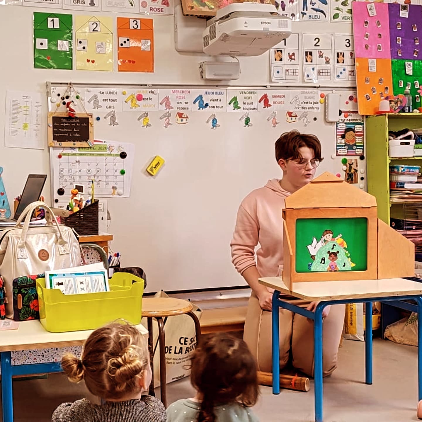 Les élèves de CAP AEPE enchantent la maternelle de St Basile
